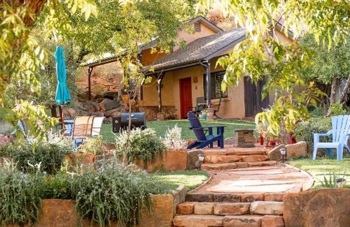 Zion National Park South Entrance Hotel | Relax at Red Rock Inn Cottages with Hot Tub Access
