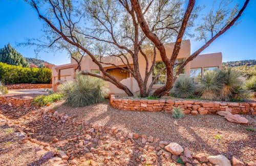 West Sedona House | Inviting Sedona Retreat with Red Rock Views & Fire Pit