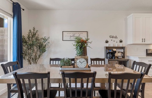 St. George House | Red Rock Trails: Dog Friendly + Private Hot Tub