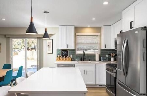 Applewood Villages House | Relax at New Red Rocks Haus: Gym, Hot Tub & Sauna Await!