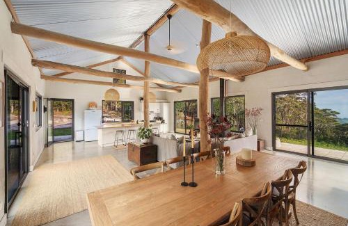 Browns Mountain House | Explore Red Rocks Mountain Retreat: Pet-Friendly Getaway