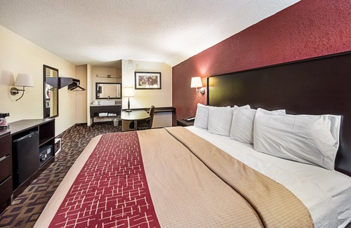 Anderson Hotel | Explore Red Roof Inn Anderson, IN: Family-Friendly Comfort