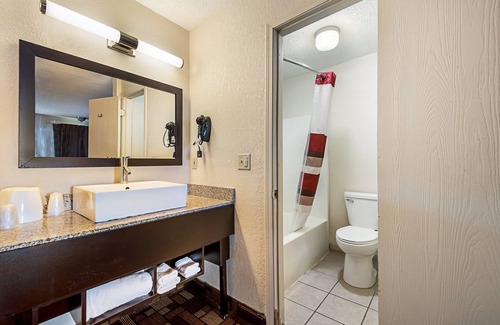 Anderson Hotel | Explore Red Roof Inn Anderson, IN: Family-Friendly Comfort