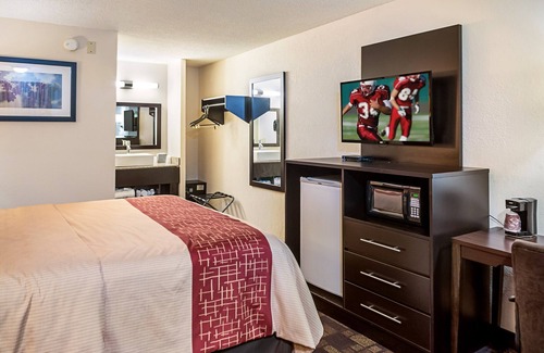 Anderson Hotel | Explore Red Roof Inn Anderson, IN: Family-Friendly Comfort