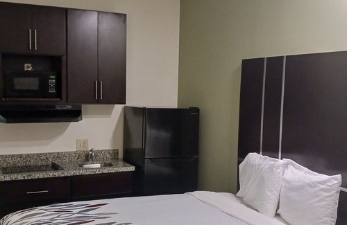 Broadmoor Hotel | Pet Friendly Stay at Red Roof Inn Baton Rouge