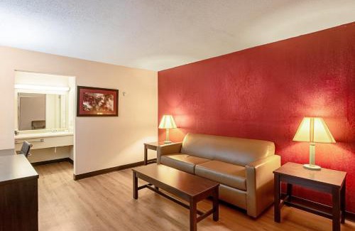 Battle Creek Hotel | Pet-Friendly Suites at Red Roof Inn Battle Creek