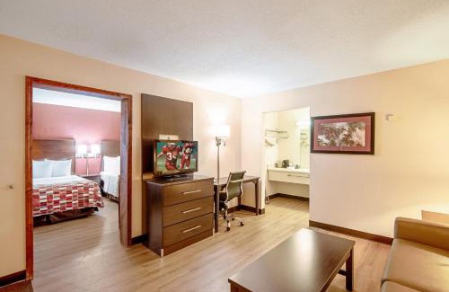 Battle Creek Hotel | Pet-Friendly Suites at Red Roof Inn Battle Creek