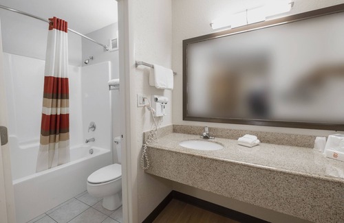 Bishopville Hotel | Convenient Red Roof Inn Bishopville with Eco-Friendly Amenities