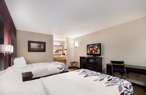 Bishopville Hotel | Convenient Red Roof Inn Bishopville with Eco-Friendly Amenities