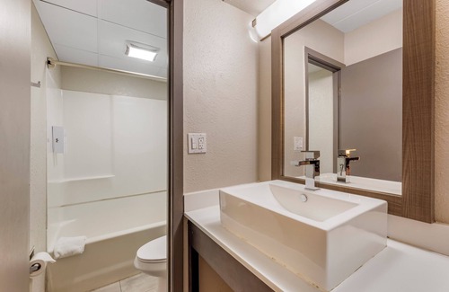 Bourbonnais Hotel | Comfortable Stay at Red Roof Inn Bourbonnais with Breakfast