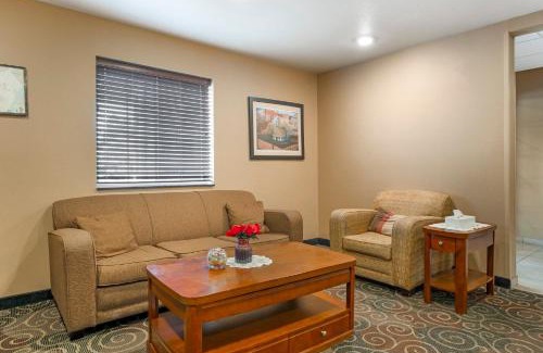 Charlestown Hotel | Cozy Cobblestone Hotel & Suites - Charlestown with Ocean Views