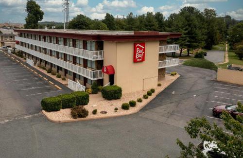 Charlottesville Hotel | Pet-Friendly Retreat at Red Roof Inn Charlottesville