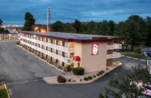 Charlottesville Hotel | Pet-Friendly Retreat at Red Roof Inn Charlottesville