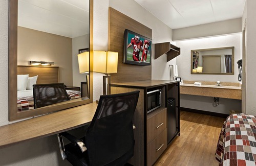 Independence Hotel | Guest Rated Red Roof Inn Cleveland - Independence Awaits