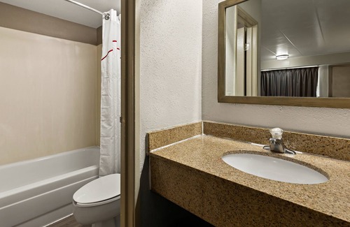 Independence Hotel | Guest Rated Red Roof Inn Cleveland - Independence Awaits