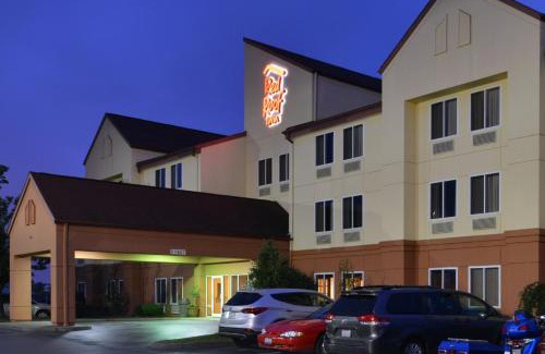 Clyde Hotel | Comfortable Stays at Red Roof Inn Clyde with Pool & Pets Welcome