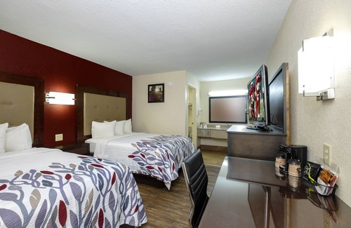 Columbus Hotel | Comfortable Stay at Red Roof Inn Columbus, MS with Breakfast