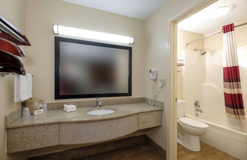 Columbus Hotel | Comfortable Stay at Red Roof Inn Columbus, MS with Breakfast
