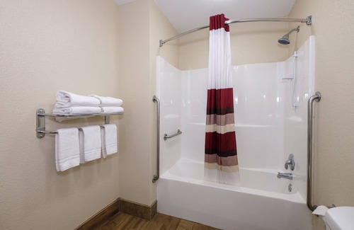 Columbus Hotel | Comfortable Stay at Red Roof Inn Columbus, MS with Breakfast