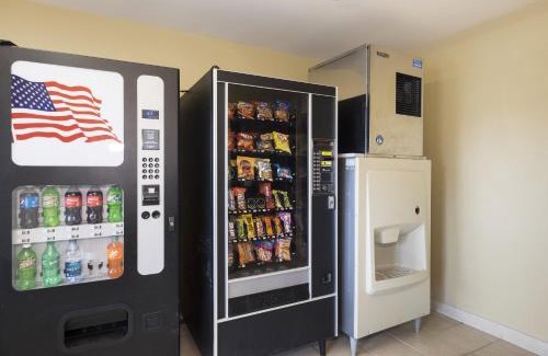 Westerville Hotel | Cozy Red Roof Inn Columbus Northeast - Pet Friendly & More