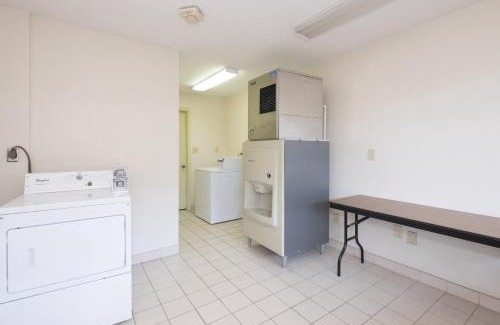 Westerville Hotel | Cozy Red Roof Inn Columbus Northeast - Pet Friendly & More