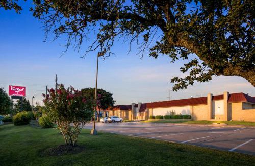 McKinney Hotel | Pet-Friendly Retreat at Red Roof Inn & Conference Center