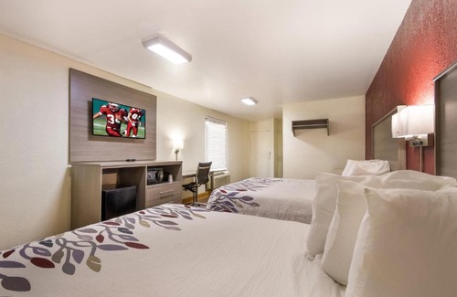Crestview Hotel | Pet-Friendly Retreat at Red Roof Inn Crestview