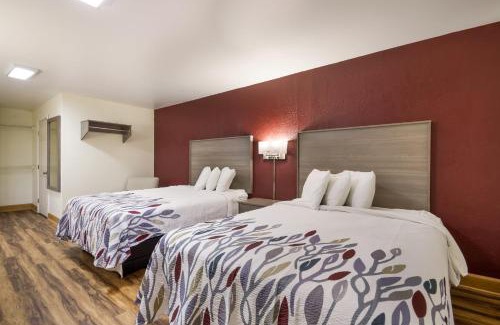 Crestview Hotel | Pet-Friendly Retreat at Red Roof Inn Crestview