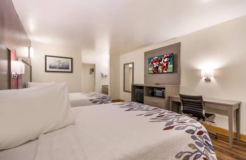 Crestview Hotel | Comfortable Stay at Red Roof Inn Crestview, Ideal for Families