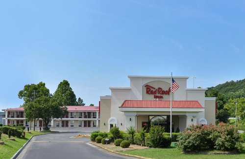Dalton Hotel | Pet-Friendly Getaway at Red Roof Inn Dalton
