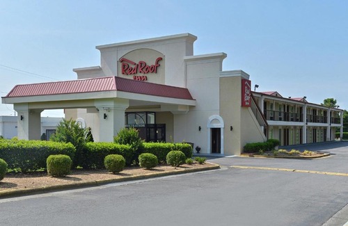 Dalton Hotel | Pet-Friendly Getaway at Red Roof Inn Dalton