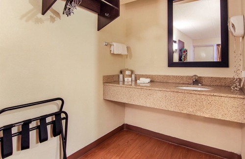 Troy Hotel | Budget-Friendly Stay at Red Roof Inn Detroit - Troy