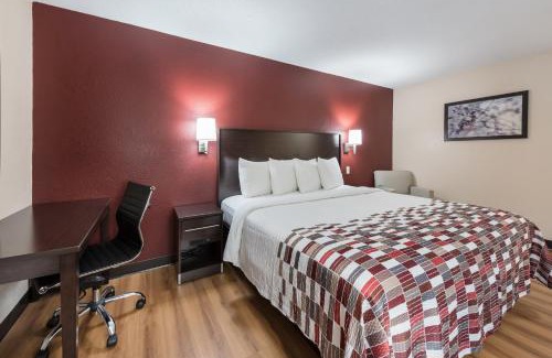 Findlay Hotel | Affordable Stay at Red Roof Inn Findlay - Pet Friendly Comfort