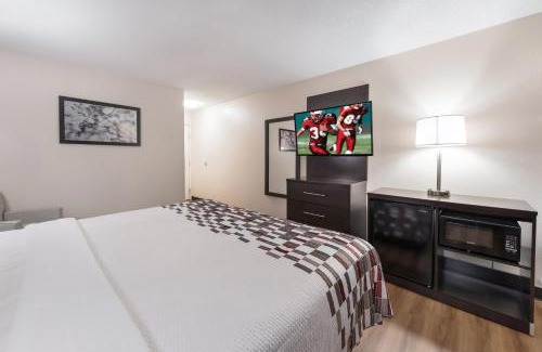 Findlay Hotel | Affordable Stay at Red Roof Inn Findlay - Pet Friendly Comfort