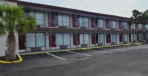 Florence Hotel | Comfortable Stay at Red Roof Inn Florence, SC with Pool