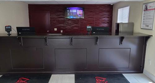 Florence Hotel | Comfortable Stay at Red Roof Inn Florence, SC with Pool