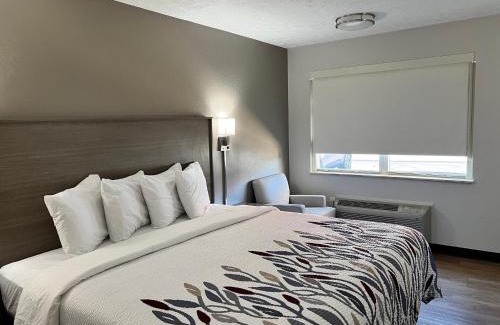 Georgetown Hotel | Comfortable Stay at Red Roof Inn Georgetown, KY with Hot Tub