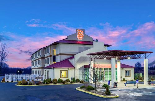 Mount Saint Francis Hotel | Comfortable Red Roof Inn Georgetown - Ideal for Families & Pets
