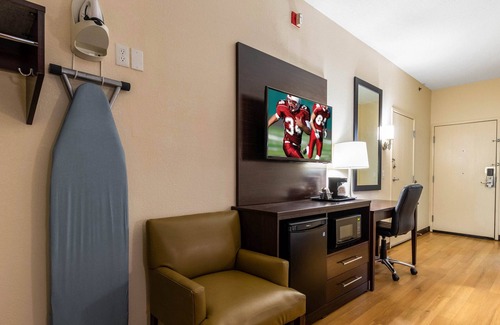 Mount Saint Francis Hotel | Discover Red Roof Inn Georgetown: Poolside Comfort Awaits