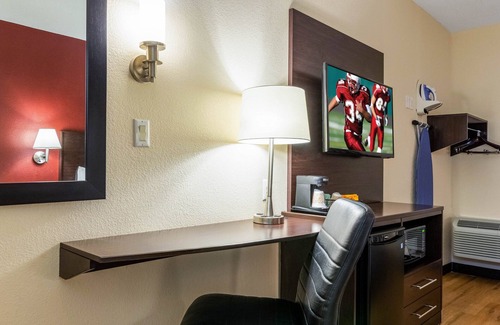 Mount Saint Francis Hotel | Discover Red Roof Inn Georgetown: Poolside Comfort Awaits