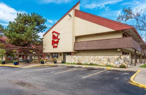 Grand Rapids Hotel | Convenient Red Roof Inn near Grand Rapids Airport