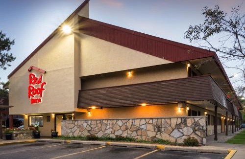Grand Rapids Hotel | Convenient Red Roof Inn near Grand Rapids Airport