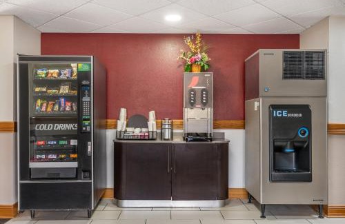 Cloverdale Hotel | Comfortable Stay at Red Roof Inn Greencastle South