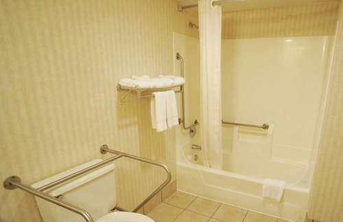 Waukegan Hotel | Budget-Friendly Stay at Red Roof Inn Gurnee - Waukegan