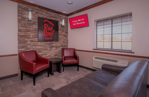 Hartselle Hotel | Pet-Friendly Retreat at Red Roof Inn Hartselle Awaits