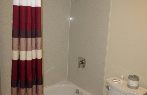Hayward Hotel | Welcoming Stay at Red Roof Inn Hayward with Unique Amenities