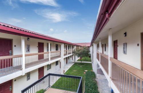 North Shore Hotel | Budget-Friendly Stay at Red Roof Inn Houston East I-10