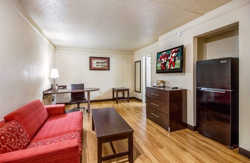 North Shore Hotel | Comfortable Stay at Red Roof Inn Houston East with Pool
