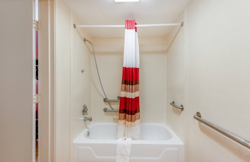 Kalamazoo Hotel | Budget-Friendly Stay at Red Roof Inn Kalamazoo East