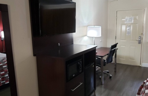 Kenner - Louis Armstrong International Airport Hotel | Relax at Red Roof Inn Kenner near New Orleans Airport